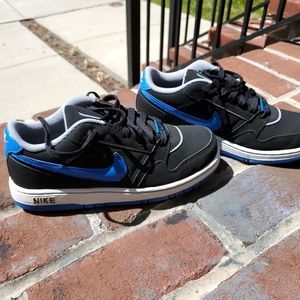 Nike dual fusion 6y sneakers fits size 7womens